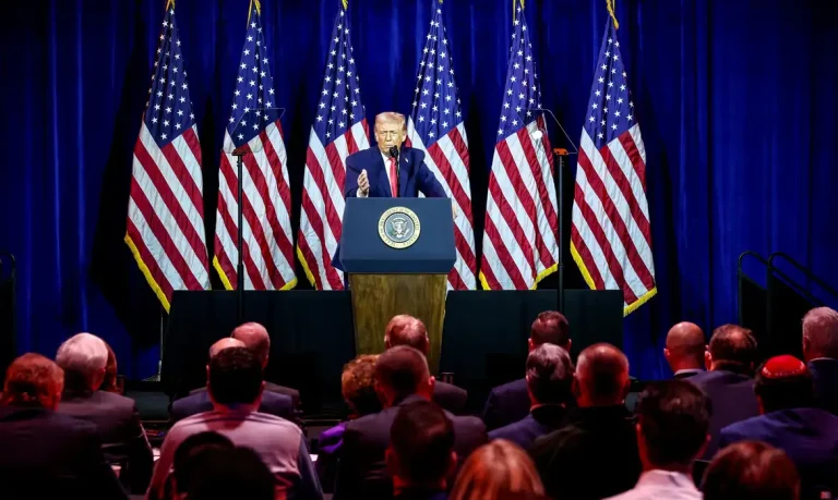 Após ameaçar Groenlândia, Trump menospreza peso de europeus na Otan